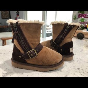 Kids toddler size 11 chestnut two tone Uggs with side zipper and buckle